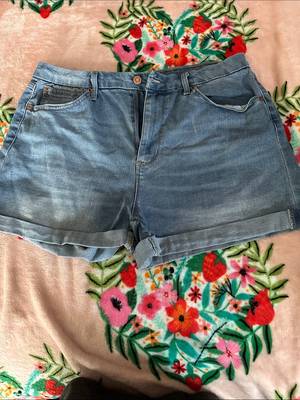 No Boundaries Light Blue Rolled-Hem Denim Shorts
